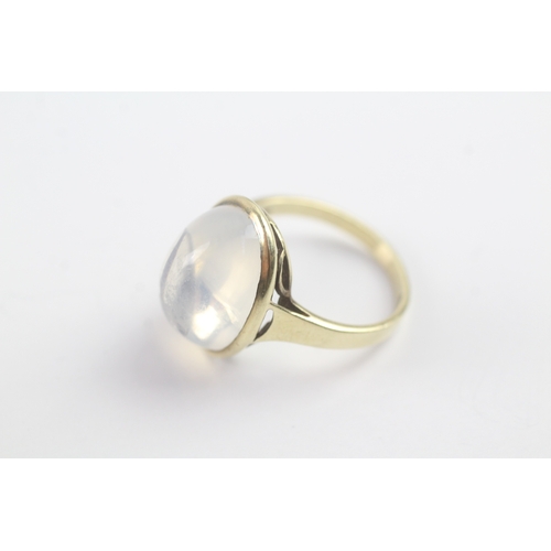 234 - 14ct gold moonstone cabochon ring (4.9g) Size O