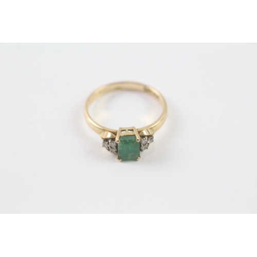 24 - 18ct gold emerald & diamond trilogy dress ring (2.4g) Size L