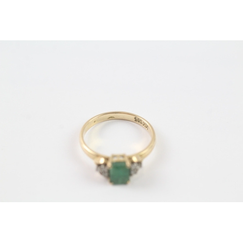 24 - 18ct gold emerald & diamond trilogy dress ring (2.4g) Size L