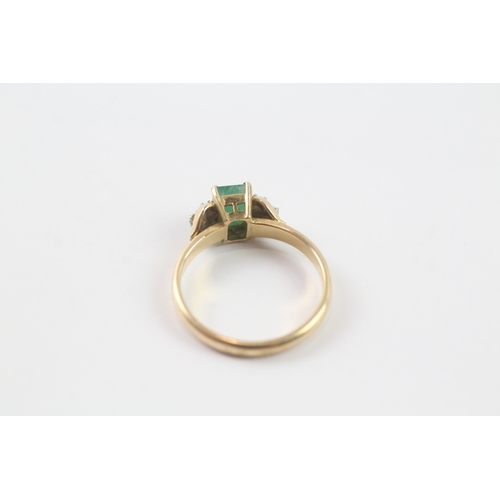 24 - 18ct gold emerald & diamond trilogy dress ring (2.4g) Size L