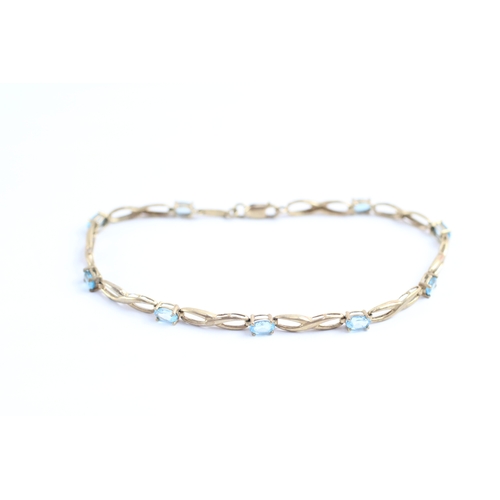 240 - 9ct gold oval cut blue gemstone bracelet (4.5g)