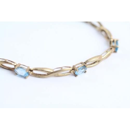 240 - 9ct gold oval cut blue gemstone bracelet (4.5g)