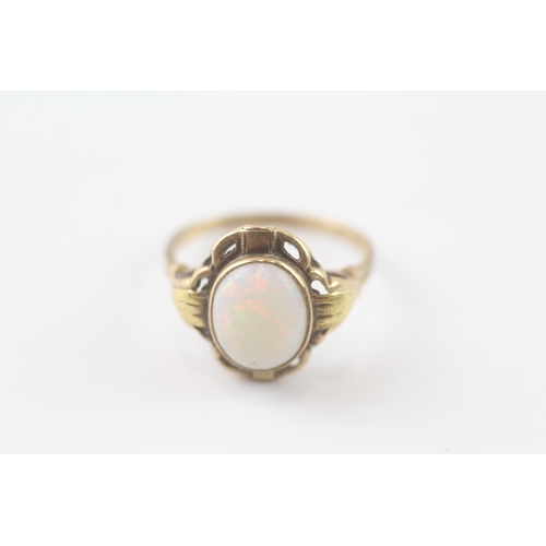 241 - 9ct gold opal solitaire ring (2.2g) Size M 1/2