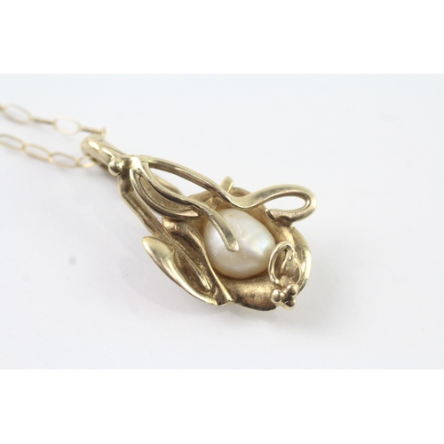 245 - 9ct gold art nouveau style pearl pendant necklace (4.2g)