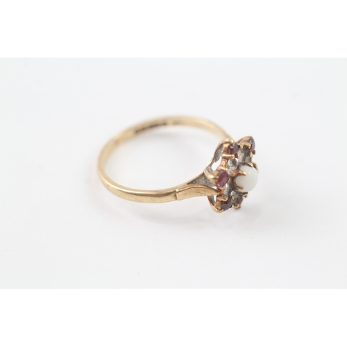 249 - 9ct gold garnet opal and ruby set cluster ring (1.7g) Size N