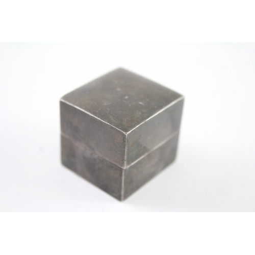 309 - Hallmarked 2003 Sheffield Sterling Silver Plain Cube Ring / Engagement Box (31g)