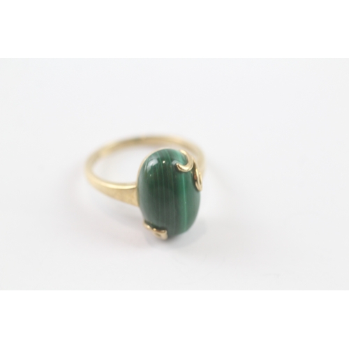 35 - 9ct gold malachite cocktail ring (4.3g) Size O