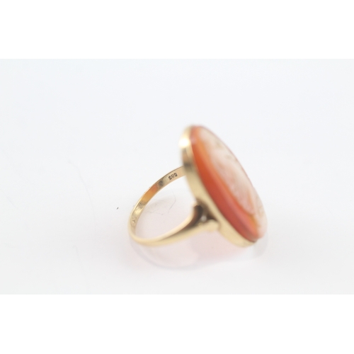 36 - 14 ct gold agate cameo cocktail ring (4.1g) Size O