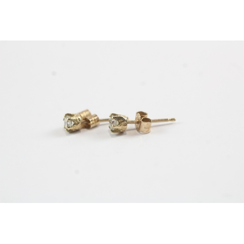 40 - 9ct gold diamond stud earrings (0.5g)