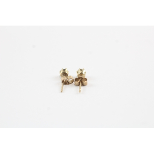 40 - 9ct gold diamond stud earrings (0.5g)