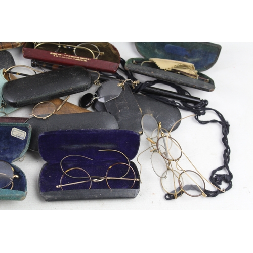 411 - Antique/Vintage Spectacles Assorted Eyewear Inc Pince-Nez Etc Joblot