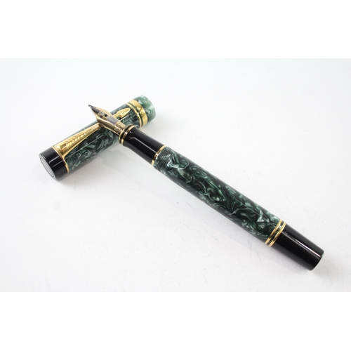 489 - Parker Duofold Centennial  Green Lacquer Fountain Pen w 18ct Gold Nib WRITING