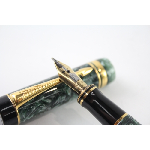 489 - Parker Duofold Centennial  Green Lacquer Fountain Pen w 18ct Gold Nib WRITING