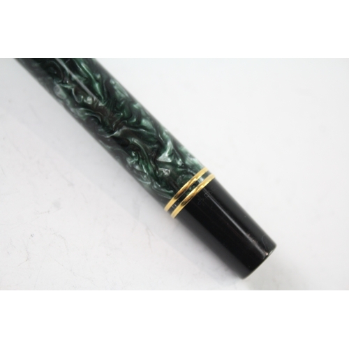 489 - Parker Duofold Centennial  Green Lacquer Fountain Pen w 18ct Gold Nib WRITING