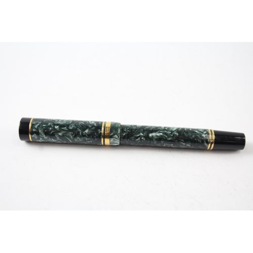 489 - Parker Duofold Centennial  Green Lacquer Fountain Pen w 18ct Gold Nib WRITING