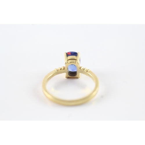 58 - 18ct gold sapphire solitaire dress ring (2.5g) Size H