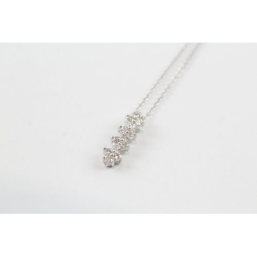 91 - 18ct white gold diamond pendant necklace (1.9g)