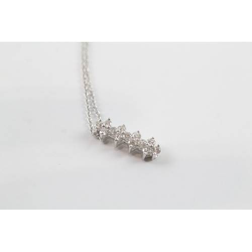 91 - 18ct white gold diamond pendant necklace (1.9g)