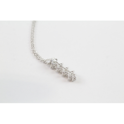 91 - 18ct white gold diamond pendant necklace (1.9g)