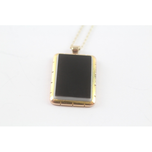 93 - 9ct gold onyx pendant necklace (5.5g)