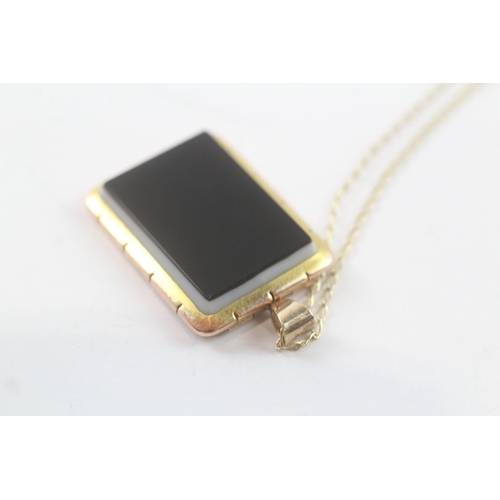 93 - 9ct gold onyx pendant necklace (5.5g)