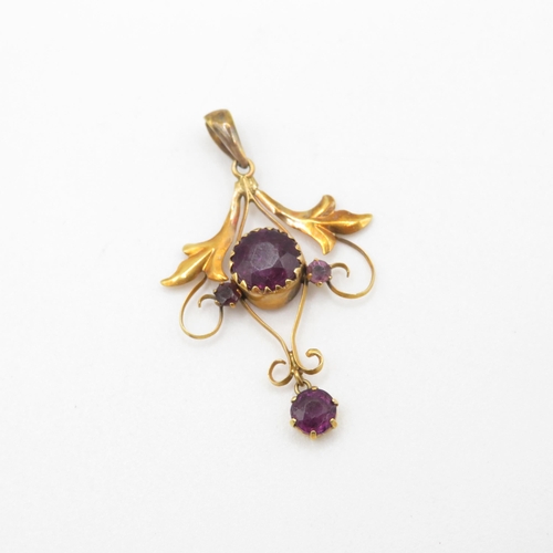 43 - 9ct gold purple gemstone floral pendant (1.2g)