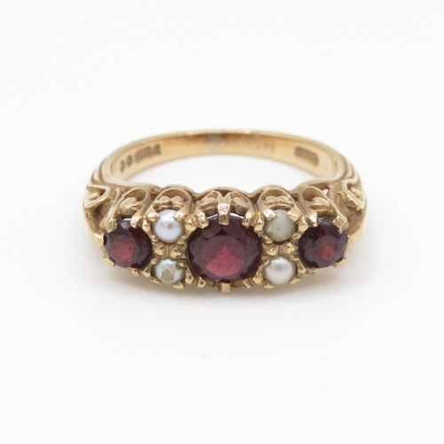 6 - 9ct gold vintage garnet & seed pearl dress ring (3.4g) Size M