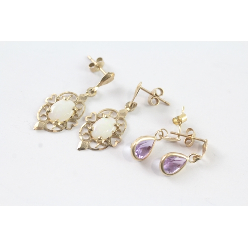 106 - 2x 9ct gold opal & amethyst drop earrings (1.7g)