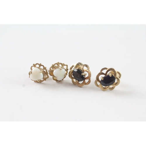 112 - 2x 9ct gold opal & sapphire stud earrings (2.2g)