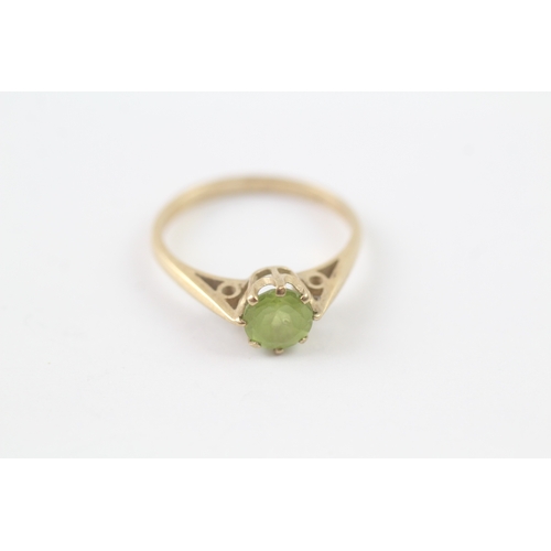 114 - 9ct gold vintage peridot solitaire ring (1.8g) Size M