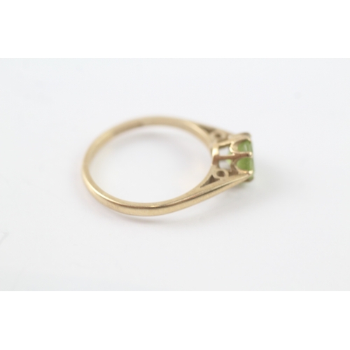 114 - 9ct gold vintage peridot solitaire ring (1.8g) Size M