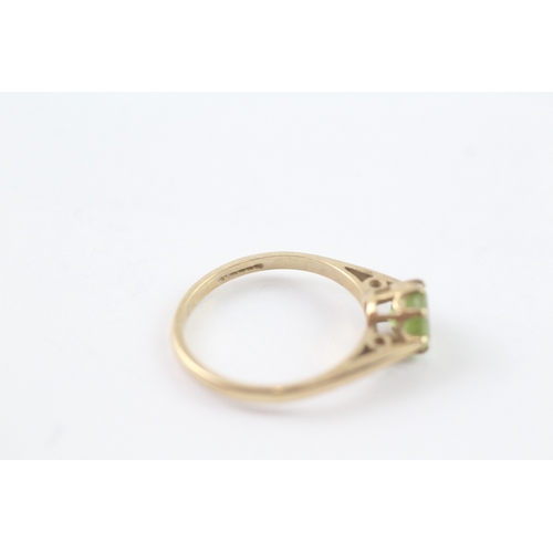 114 - 9ct gold vintage peridot solitaire ring (1.8g) Size M