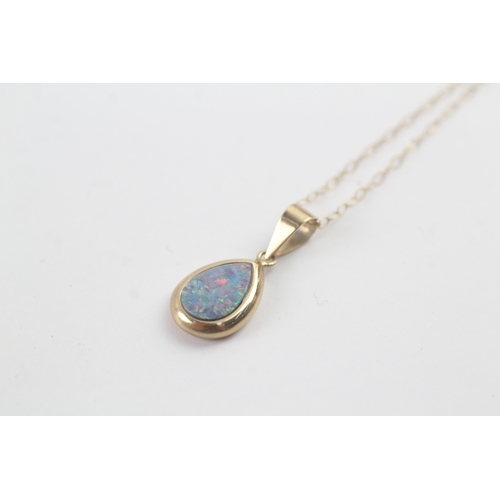 124 - 9ct gold opal pendant on chain (1g)