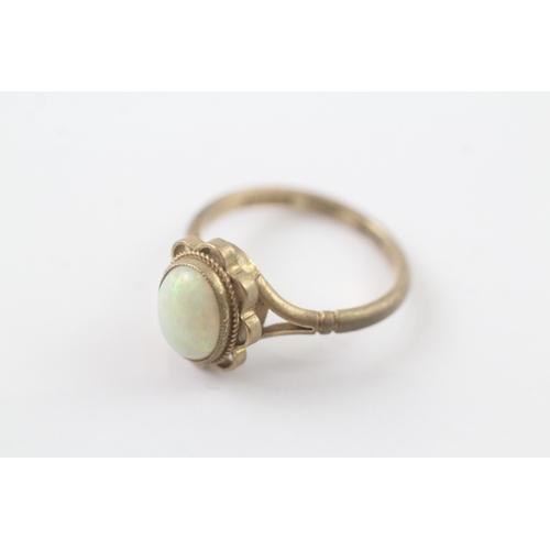 125 - 9ct gold opal dress ring (2.6g)