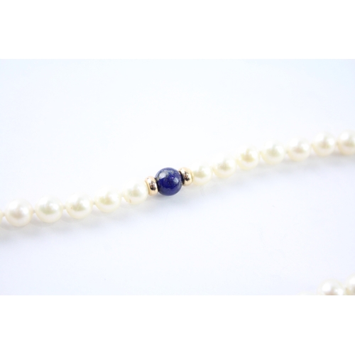 138 - 9ct gold cultured pearl & lapis lazuli necklace (20.1g)