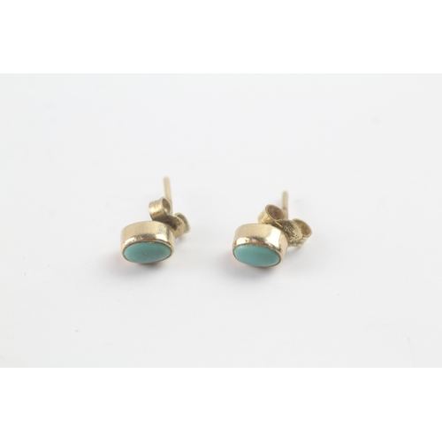 139 - 9ct gold turquoise stud earrings (1.3g)