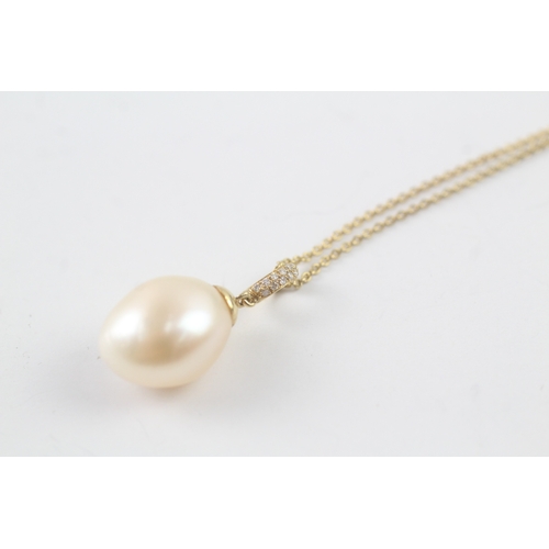 14 - 18ct gold cultured pearl and diamond drop pendant on chain (5.2g)