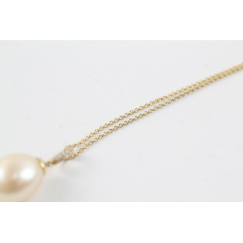 14 - 18ct gold cultured pearl and diamond drop pendant on chain (5.2g)