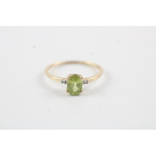 140 - 10ct gold diamond & peridot dress ring (1.3g) Size N 1/2