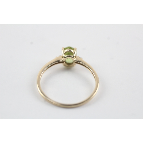 140 - 10ct gold diamond & peridot dress ring (1.3g) Size N 1/2