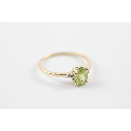 140 - 10ct gold diamond & peridot dress ring (1.3g) Size N 1/2