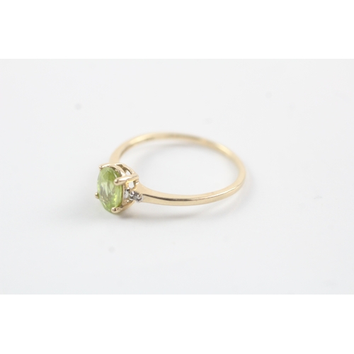 140 - 10ct gold diamond & peridot dress ring (1.3g) Size N 1/2