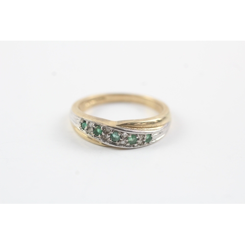 141 - 9ct gold emerald & diamond split metal dress ring (3.4g) Size P 1/2