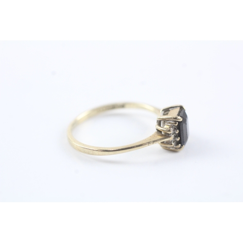 147 - 9ct gold diamond & sapphire dress ring (2.2g) Size P