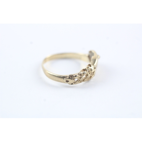 153 - 9ct gold diamond cladagh ring (1.8g) Size N