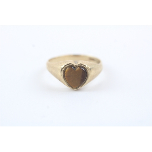 159 - 9ct gold heart shaped tiger eye dress ring (2.6g) Size M 1/2