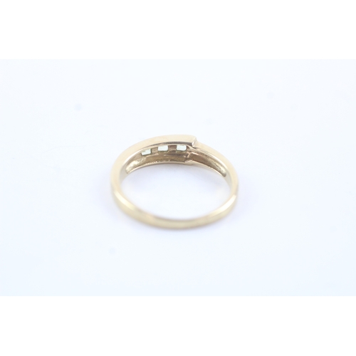 161 - 9ct gold peridot bypass ring (2.4g) Size N