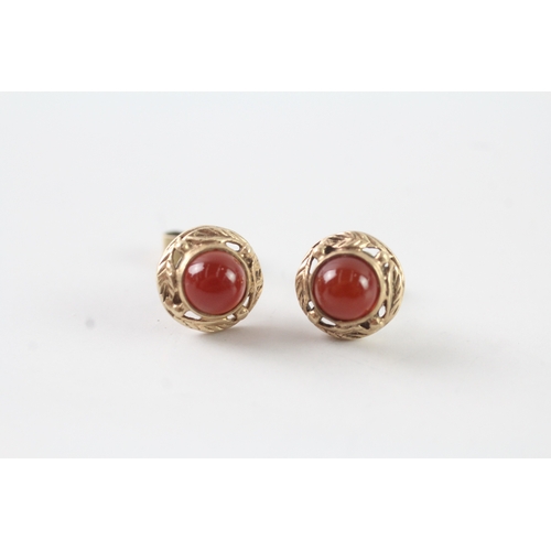 167 - 9ct gold vintage cabochon cut carnelian stud earrings (2.4g)