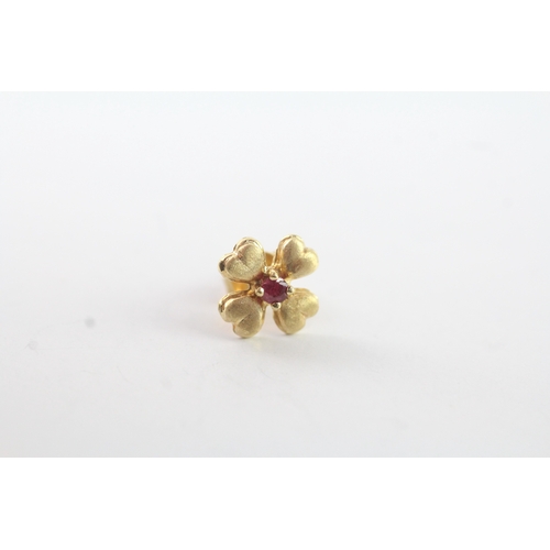 171 - 18ct gold pink gemstone floral stud earrings (1.7g)