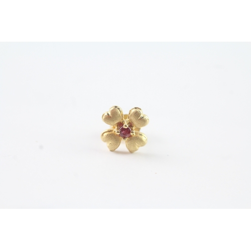 171 - 18ct gold pink gemstone floral stud earrings (1.7g)